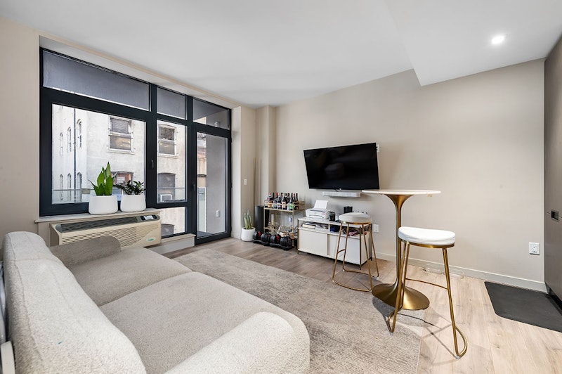 114 Mulberry Street 404, Little Italy, Downtown, NYC - 1 Bedrooms  
1 Bathrooms  
3 Rooms - 