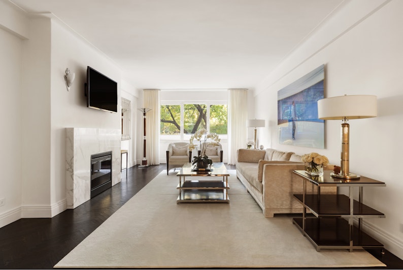 880 Fifth Avenue 2D, Upper East Side, Upper East Side, NYC - 3 Bedrooms  
3 Bathrooms  
6 Rooms - 