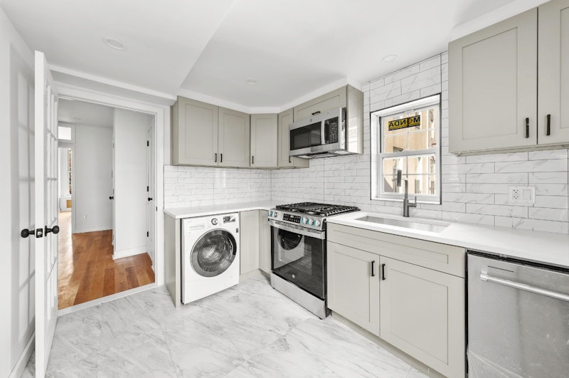 43 North Oxford Street, Fort Greene, Brooklyn, New York - 3 Bedrooms  
2 Bathrooms  
6 Rooms - 