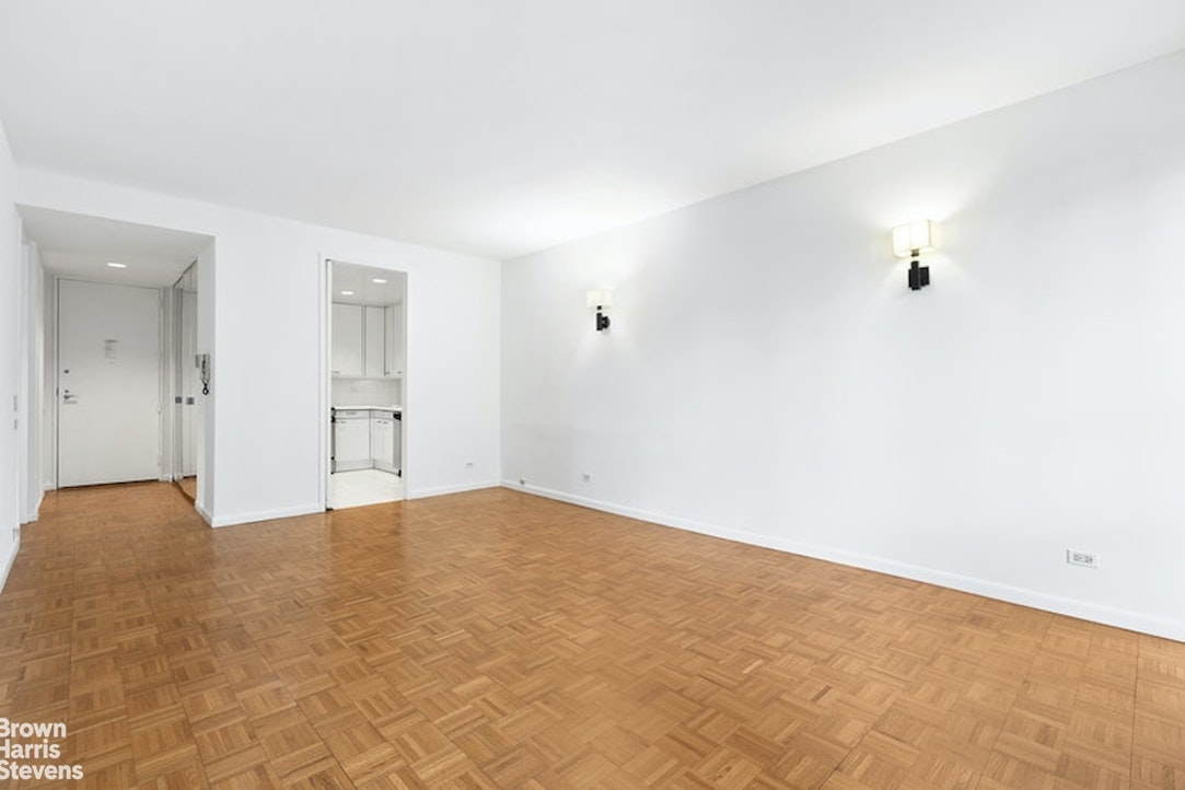 Photo 1 of 146 West 57th Street 51E, Midtown West, NYC, $1,168,000, Web #: 23271004