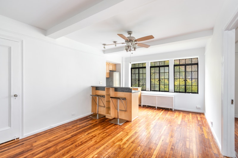 45 Tudor City Place 410, Kips Bay, Downtown, NYC - 1 Bedrooms  
1 Bathrooms  
2 Rooms - 