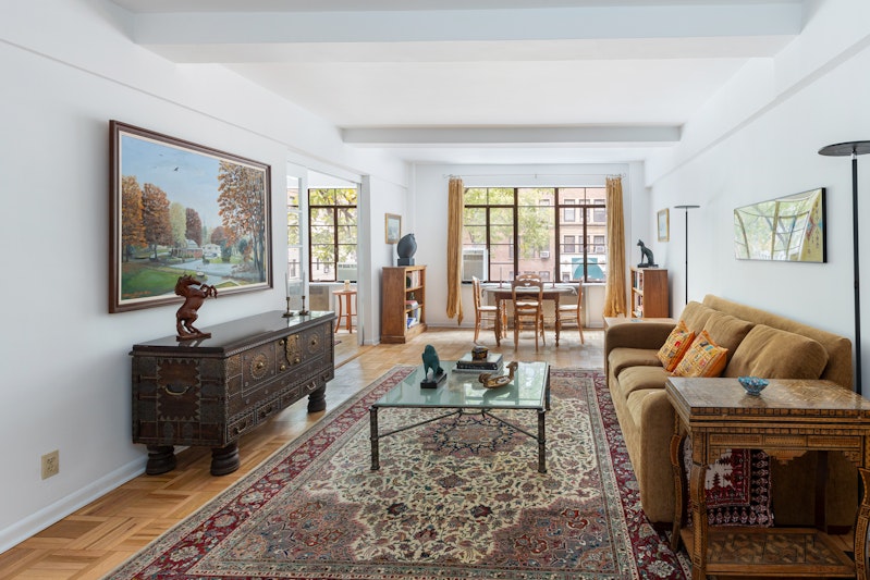 315 West End Avenue 2B, Upper West Side, Upper West Side, NYC - 3 Bedrooms  
2 Bathrooms  
5 Rooms - 