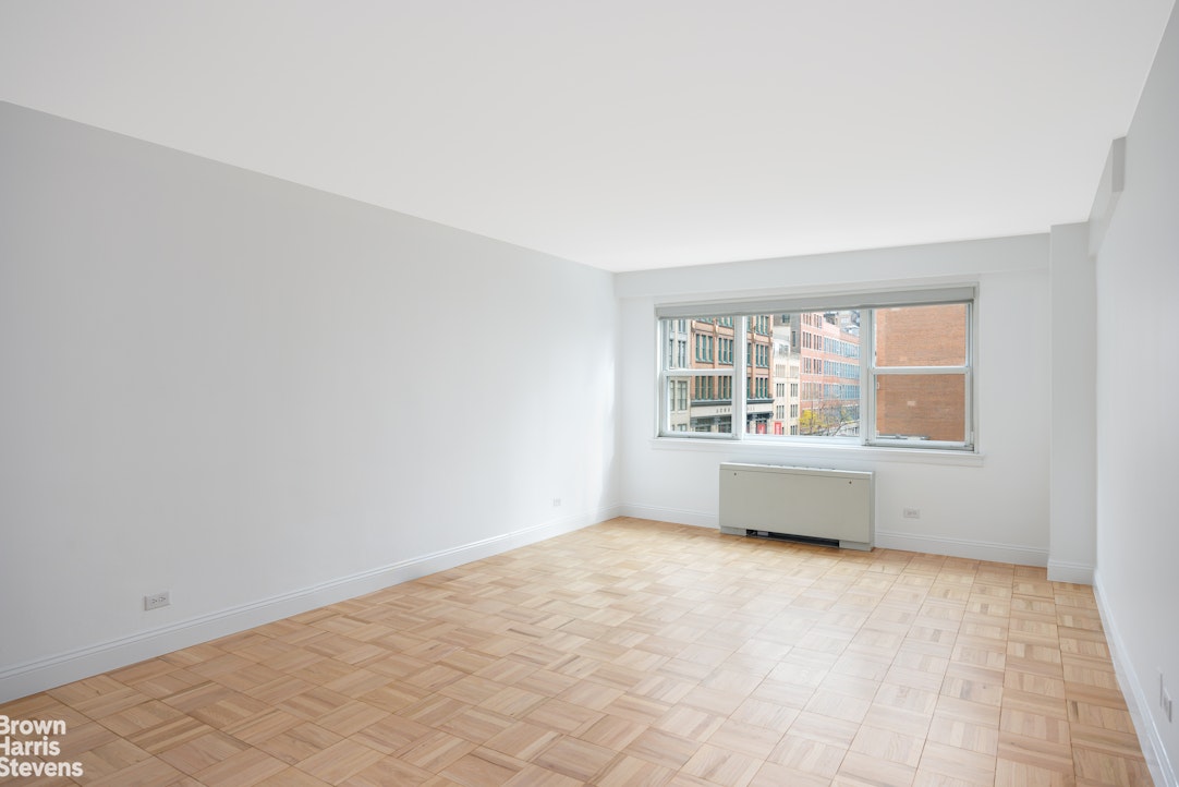 Photo 1 of 101 West 12th Street 6K, Greenwich Village, NYC, $7,000, Web #: 23282783