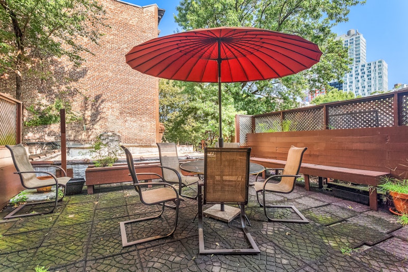 82 Sixth Avenue 1, Park Slope, Brooklyn, New York - 1 Bedrooms  
1 Bathrooms  
4 Rooms - 