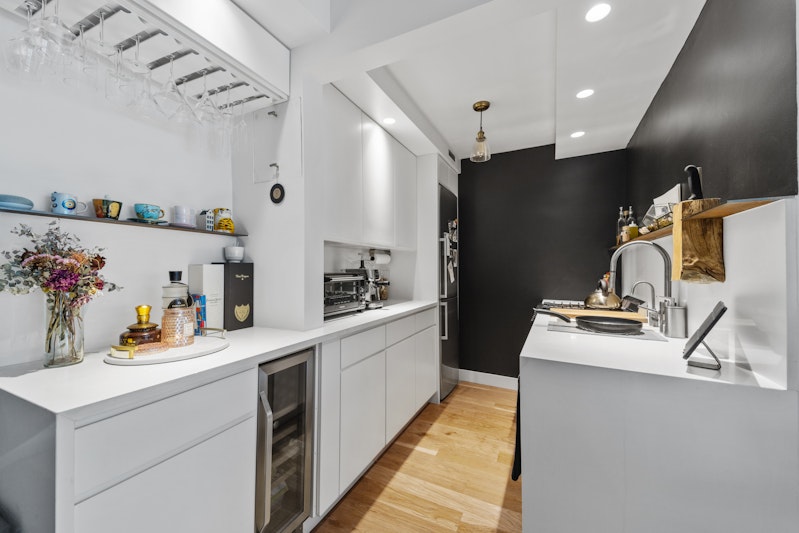 101 West 12th Street 14O, Greenwich Village, Downtown, NYC - 1 Bathrooms  
2.5 Rooms - 