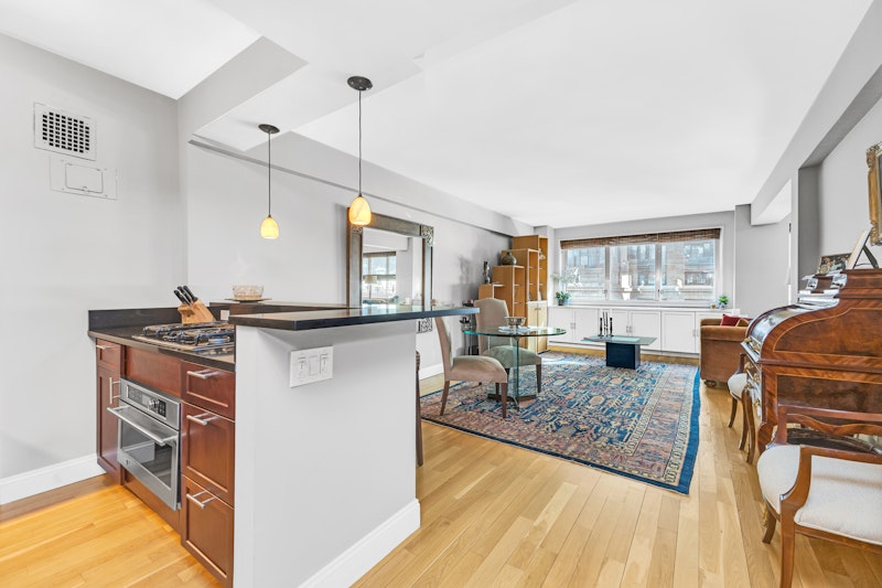 Property for Sale at 20 East 68th Street 8B, Upper East Side, Upper East Side, NYC - Bedrooms: 1 
Bathrooms: 1 
Rooms: 3  - $1,350,000