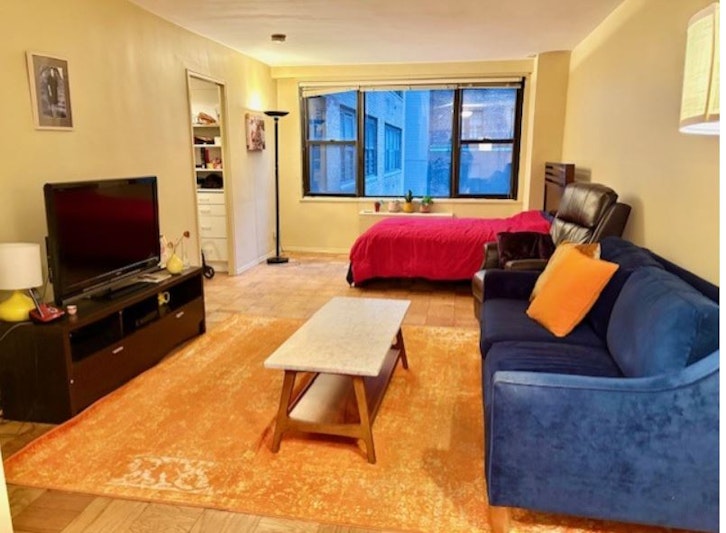 305 East 40th Street 10Z, Midtown East, Midtown East, NYC - 1 Bathrooms  
2 Rooms - 