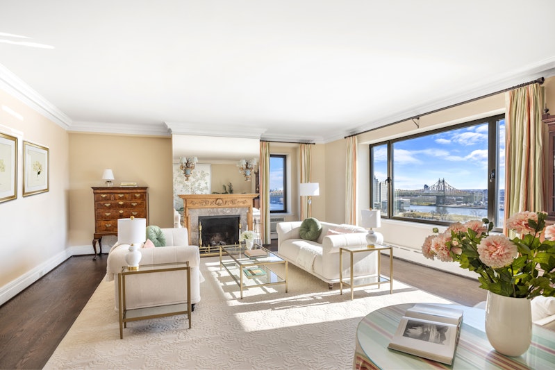 1 Beekman Place 15C, Midtown East, Midtown East, NYC - 3 Bedrooms  
3.5 Bathrooms  
7 Rooms - 