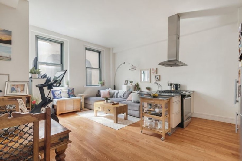 120 Greenwich Street 4D, Lower Manhattan, Downtown, NYC - 1 Bedrooms  
1 Bathrooms  
3 Rooms - 