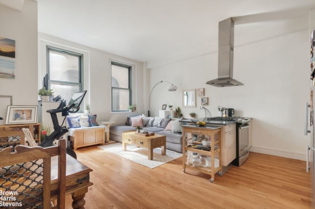 Photo 1 of 120 Greenwich Street 4D, Lower Manhattan, NYC, $4,200, Web #: 23348155