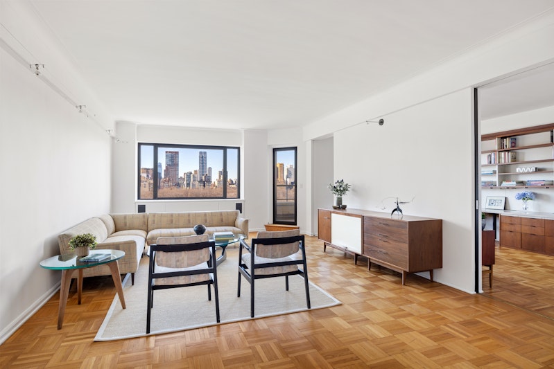 860 Fifth Avenue 15K, Upper East Side, Upper East Side, NYC - 2 Bedrooms  
2 Bathrooms  
5 Rooms - 