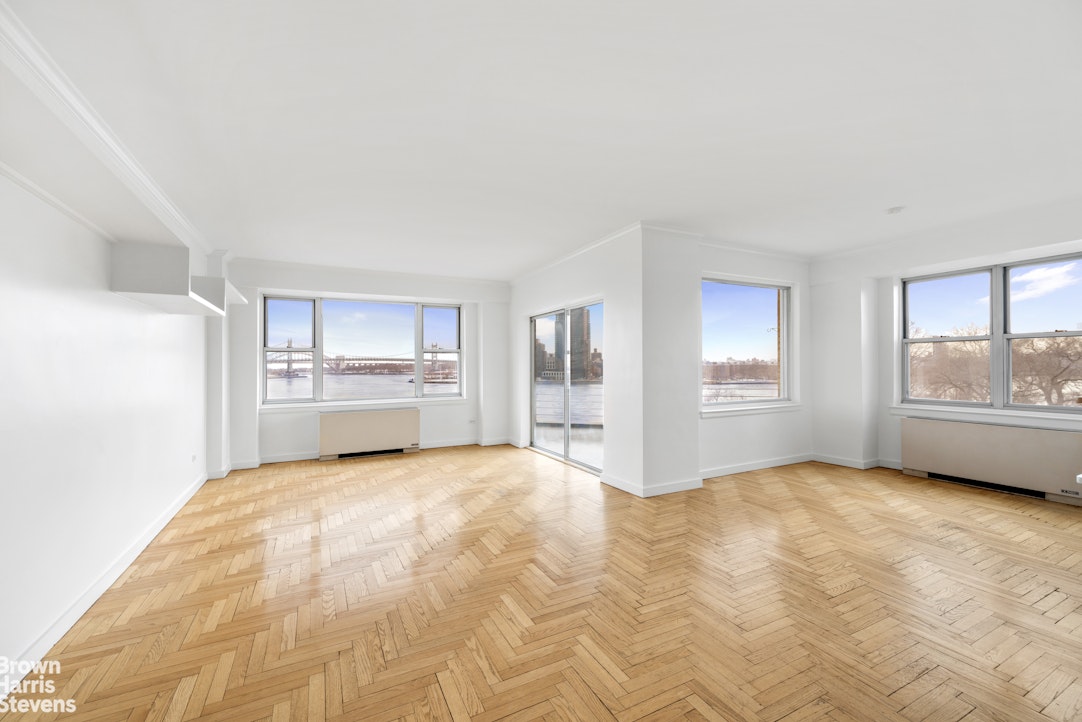 Photo 1 of 200 East End Avenue 7F, Upper East Side, NYC, $950,000, Web #: 23355656