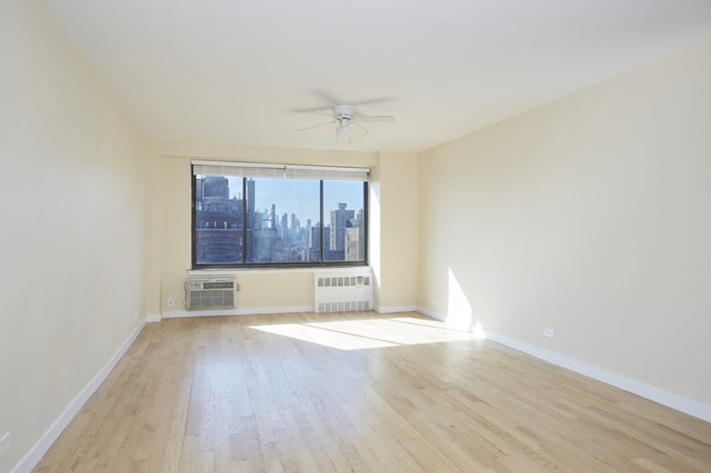 372 Central Park West 19V, Upper West Side, Upper West Side, NYC - 1 Bedrooms  
1 Bathrooms  
3 Rooms - 