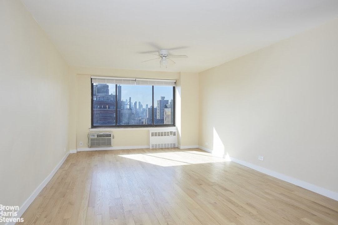 Photo 1 of 372 Central Park West 19V, Upper West Side, NYC, $4,100, Web #: 23356387