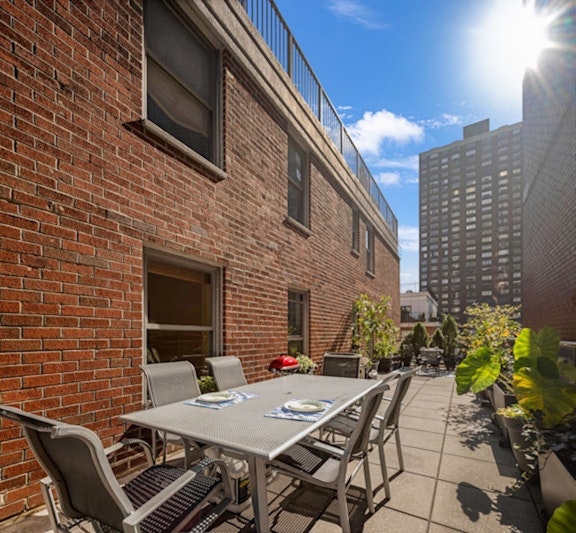 420 East 55th Street, Midtown East, Midtown East, NYC - 2 Bedrooms  
2 Bathrooms  
4 Rooms - 