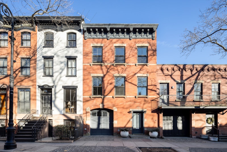 17 Willow Place, Brooklyn Heights, Brooklyn, New York - 4 Bedrooms  
3.5 Bathrooms  
12 Rooms - 