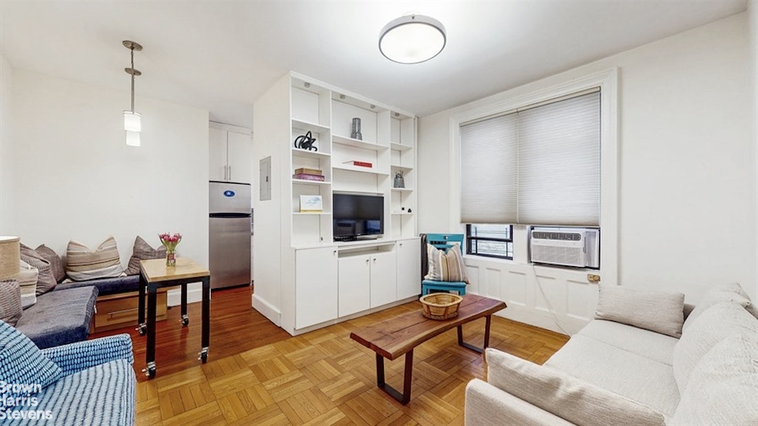 Photo 1 of 504 West 111th Street 52, Upper West Side, NYC, $3,900, Web #: 23362612