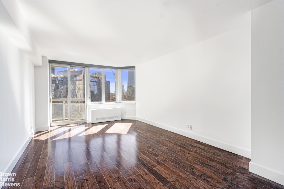 Photo 1 of 500 West 43rd Street 27C, Midtown West, NYC, $4,300, Web #: 23369425