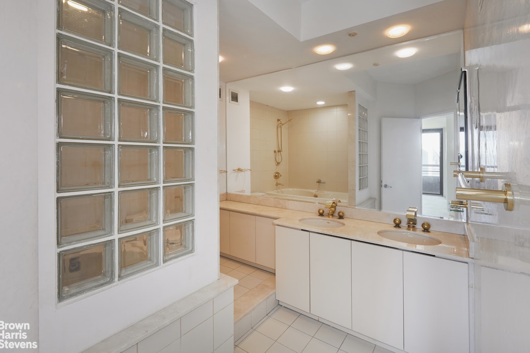 330 East 38th Street Murray Hill New York NY 10016