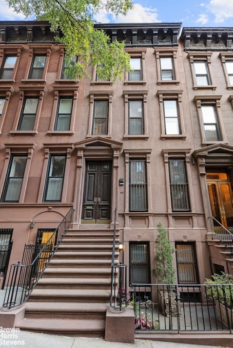 169 East 94th Street, Upper East Side, Upper East Side, NYC - 8 Bedrooms  
2.5 Bathrooms  
12 Rooms - 