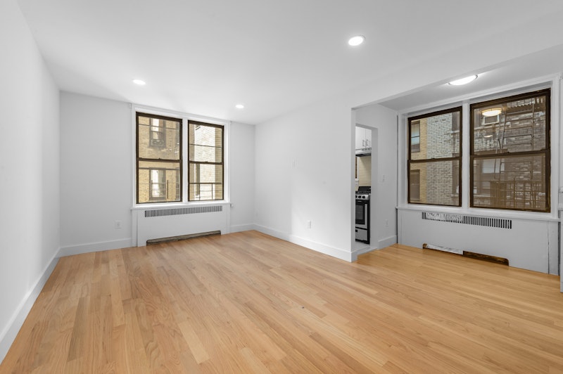 Rental Property at 107 University Place 2D, Greenwich Village, Downtown, NYC - Bedrooms: 1 
Bathrooms: 1 
Rooms: 3  - $5,000 MO.