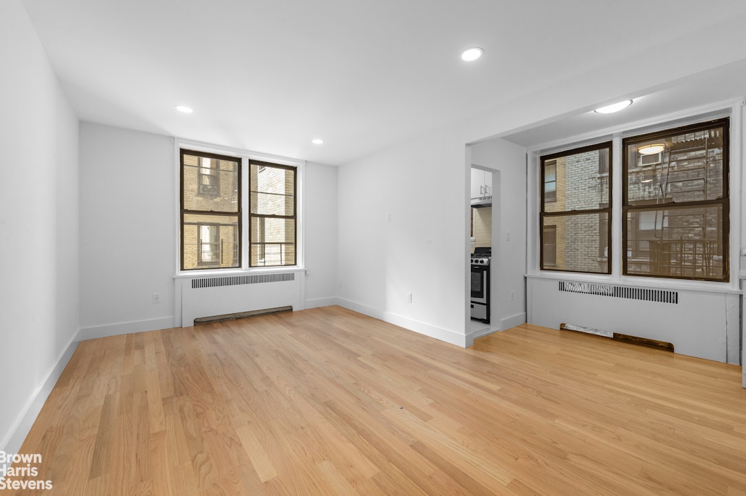 Photo 1 of 107 University Place 2D, Greenwich Village, NYC, $5,000, Web #: 23376033