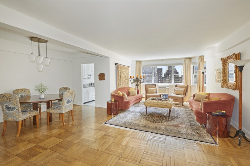 120 East 81st Street 9A, Upper East Side, Upper East Side, NYC - 2 Bedrooms  
2 Bathrooms  
4.5 Rooms - 