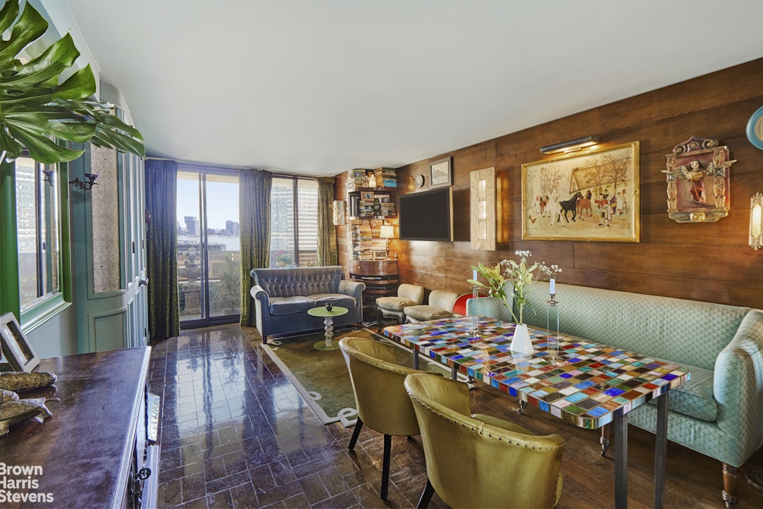 Photo 1 of 311 East 38th Street 18C, Midtown East, NYC, $750,000, Web #: 23404721
