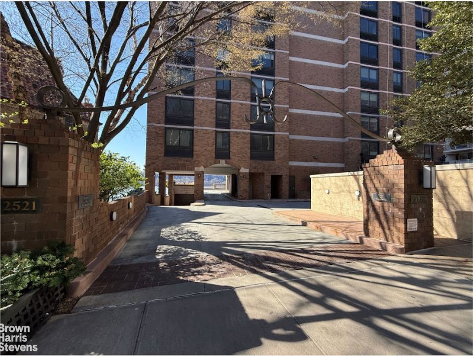 2521 Palisade Avenue 8C Spuyten Duyvil Bronx NY 10463