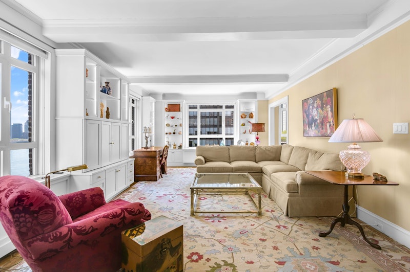 2 Beekman Place 8C, Midtown East, Midtown East, NYC - 2 Bedrooms  
2 Bathrooms  
4.5 Rooms - 