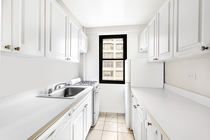 250 East 39th Street 7A, Midtown East, Midtown East, NYC - 1 Bedrooms  
1 Bathrooms  
3 Rooms - 