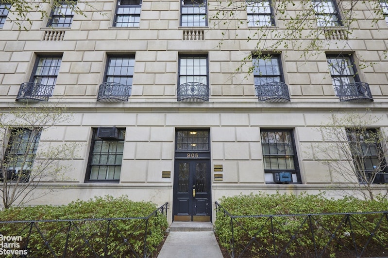 905 Fifth Avenue Maisonette, Upper East Side, Upper East Side, NYC - 0.5 Bathrooms  
5 Rooms - 