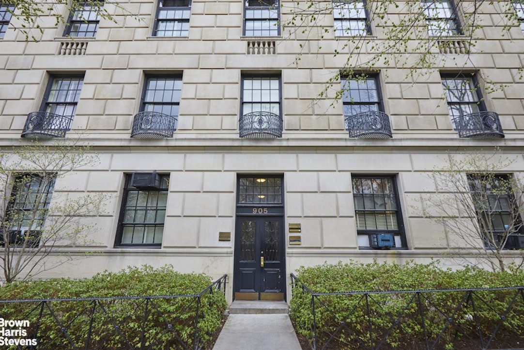 Photo 1 of 905 Fifth Avenue Maisonette, Upper East Side, NYC, $950,000, Web #: 23437638