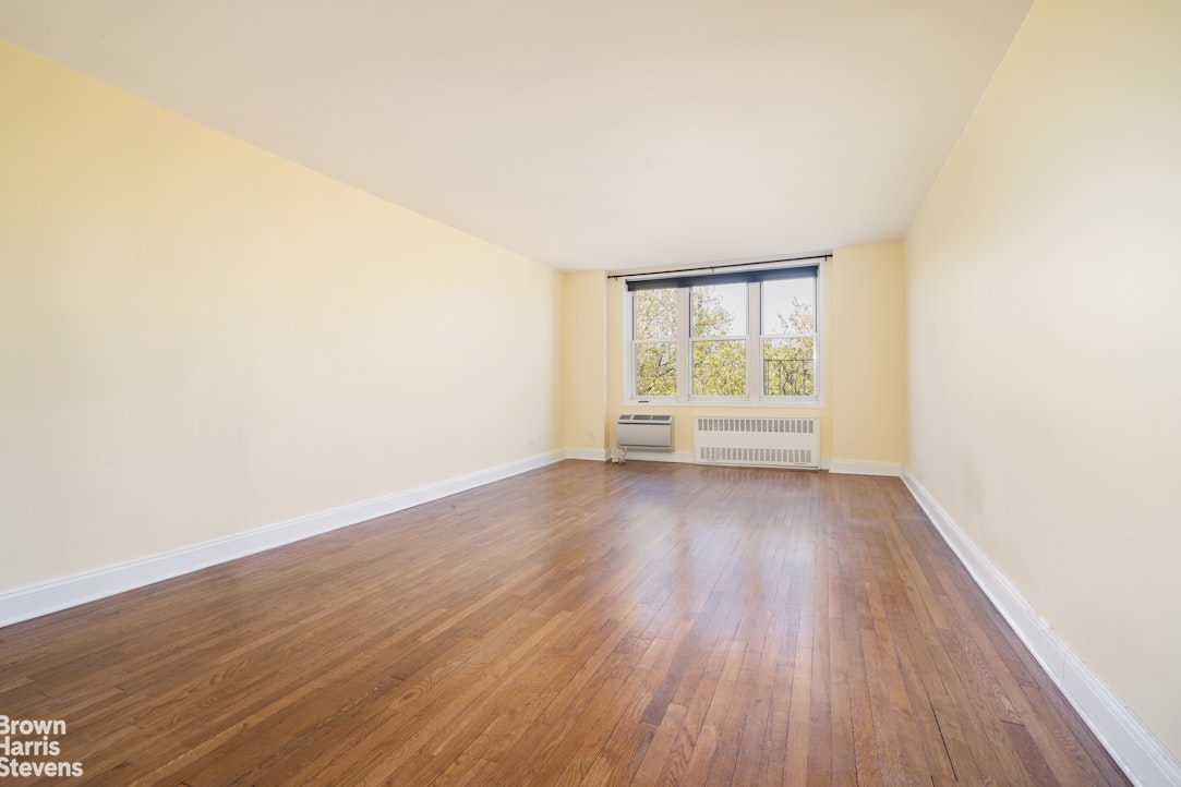 Photo 1 of 54 Orange Street 5D, Brooklyn Heights, New York, $450,000, Web #: 23437824