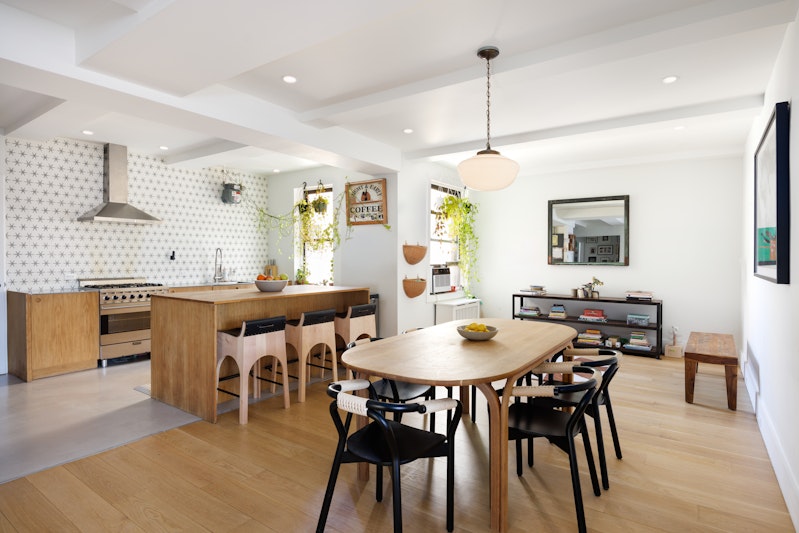 545 West End Avenue 16A, Upper West Side, Upper West Side, NYC - 4 Bedrooms  
3 Bathrooms  
7 Rooms - 
