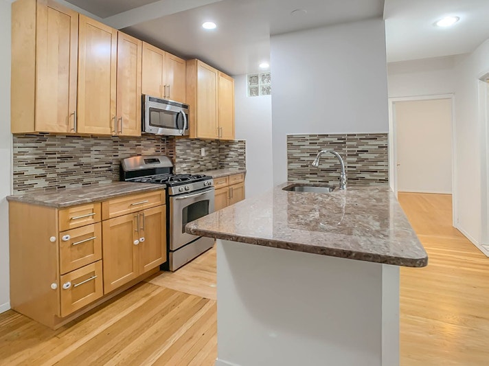 140 West 71st Street 6H, Upper West Side, Upper West Side, NYC - 2 Bedrooms  
1 Bathrooms  
4 Rooms - 