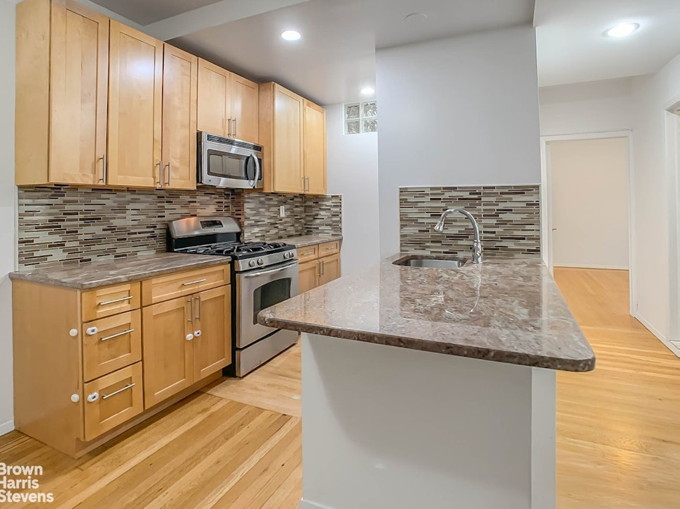 Photo 1 of 140 West 71st Street 6H, Upper West Side, NYC, $4,895, Web #: 23442859