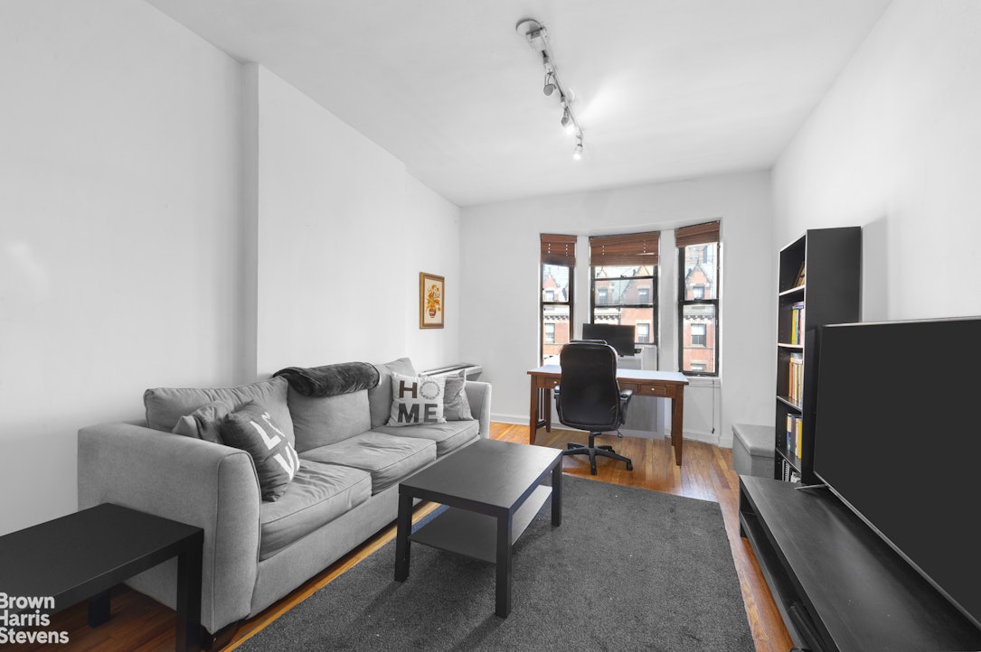 Photo 1 of 203 West 103rd Street 4B, Upper West Side, NYC, $3,300, Web #: 23447982