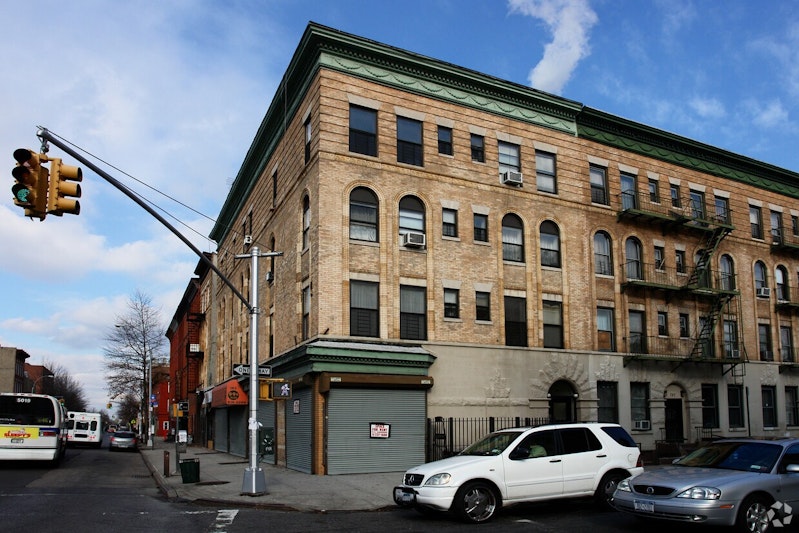 795 Putnam Avenue, Stuyvesant Heights, Brooklyn, New York - 2 Bedrooms  
2 Bathrooms  
2 Rooms - 