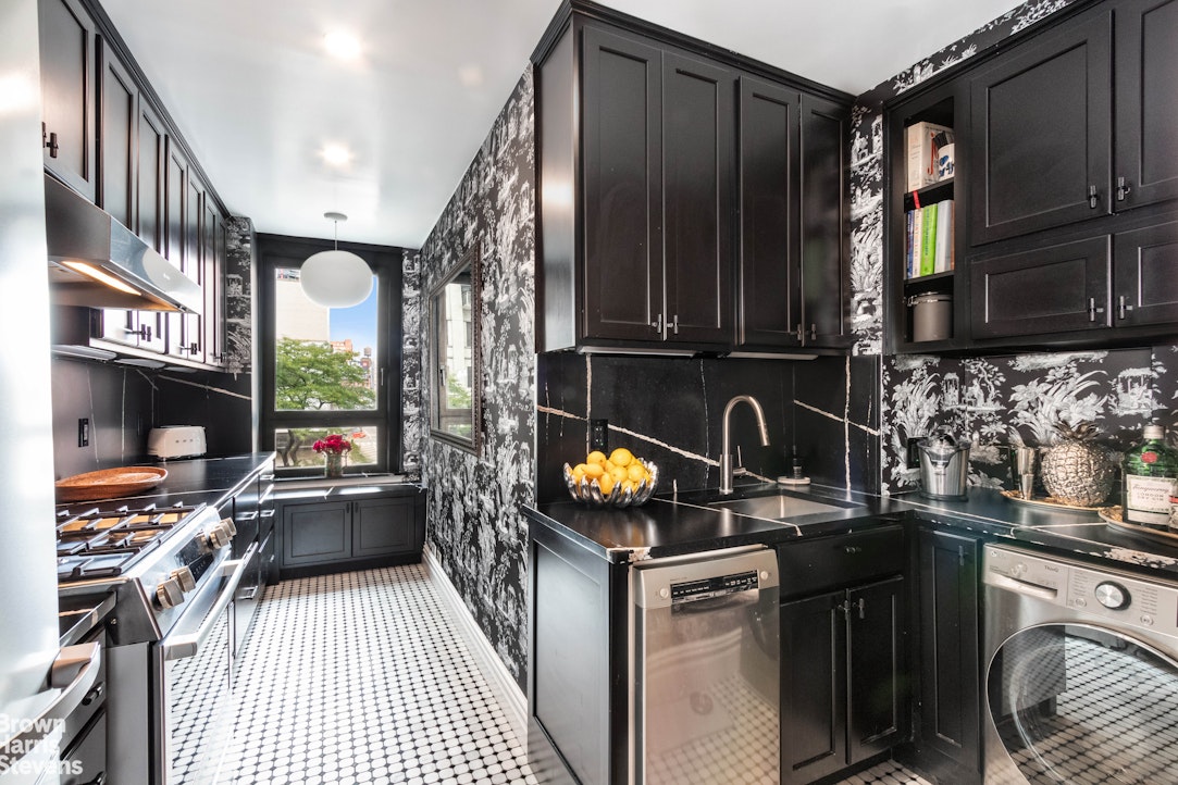 320 East 57th Street Sutton Place New York NY 10022