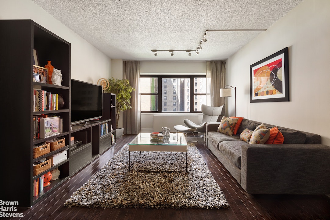 Photo 1 of 160 East 38th Street 7C, Midtown East, NYC, $775,000, Web #: 23451779