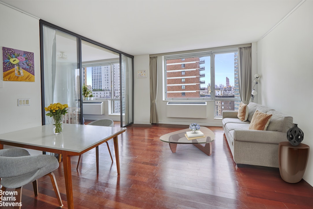 Photo 1 of 1965 Broadway 19G, Upper West Side, NYC, $6,450, Web #: 23453194