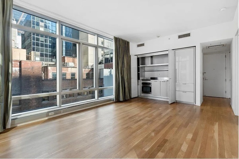 18 West 48th Street 15B, Midtown West, Midtown West, NYC - 1 Bedrooms  
1.5 Bathrooms  
3.5 Rooms - 