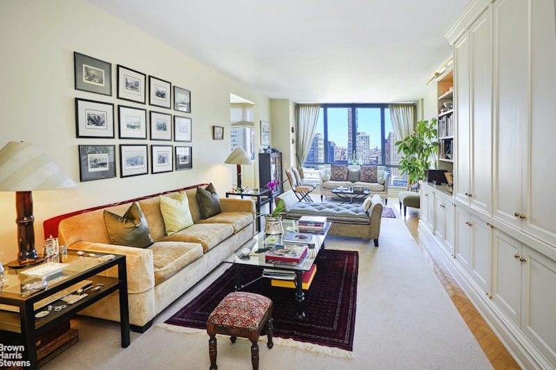 2 Columbus Avenue 24A, Upper West Side, Upper West Side, NYC - 3 Bedrooms  
3.5 Bathrooms  
6.5 Rooms - 