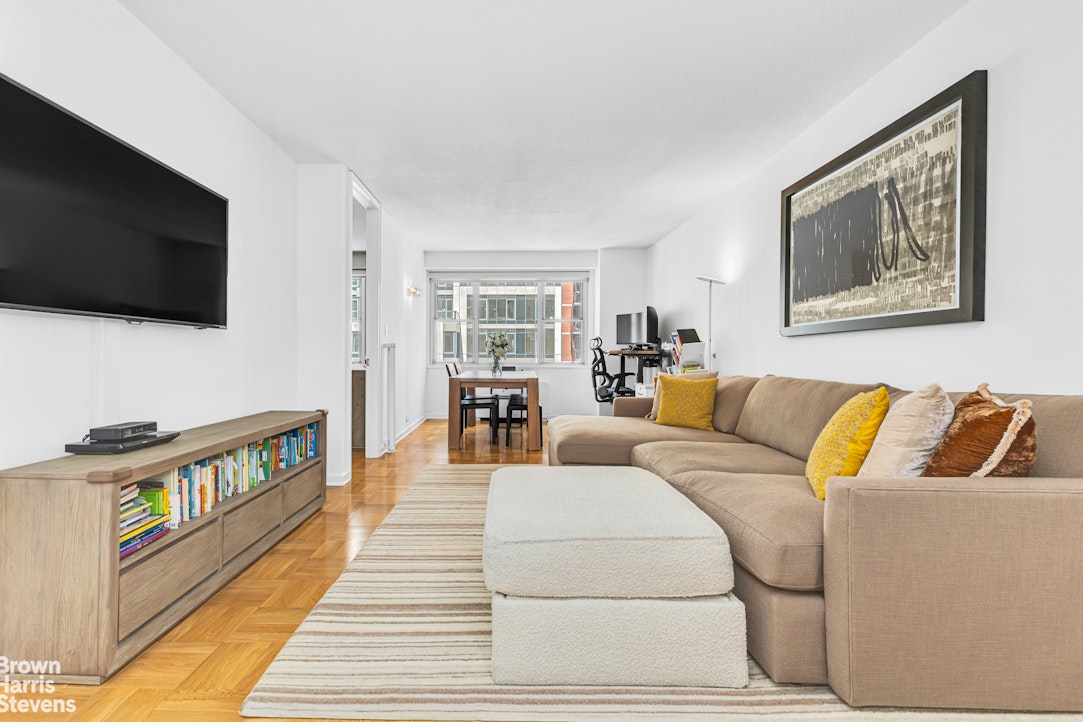 Photo 1 of 300 East 40th Street 20S, Midtown East, NYC, $979,000, Web #: 23458888
