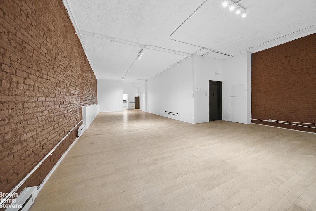 Photo 1 of 20 Warren Street 3, Tribeca, NYC, $9,500, Web #: 23460359