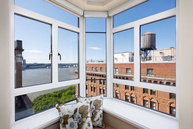 140 Riverside Drive 18O, Upper West Side, Upper West Side, NYC - 2 Bedrooms  
2 Bathrooms  
5 Rooms - 