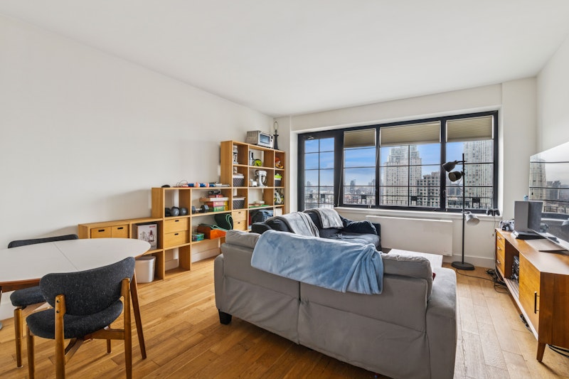 27 -21 44th Drive 2302, Long Island City, Queens, New York - 3 Bedrooms  
2 Bathrooms  
5 Rooms - 