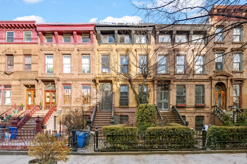 319 Macdonough Street, Stuyvesant Heights, Brooklyn, New York - 8 Bedrooms  
5 Bathrooms  
15 Rooms - 