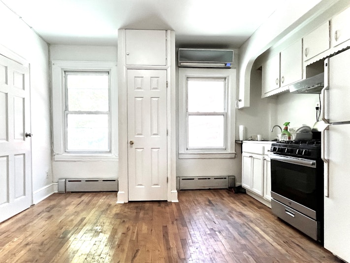 15 5th Street 2, Carroll Gardens, Brooklyn, New York - 1 Bedrooms  
1 Bathrooms  
5 Rooms - 